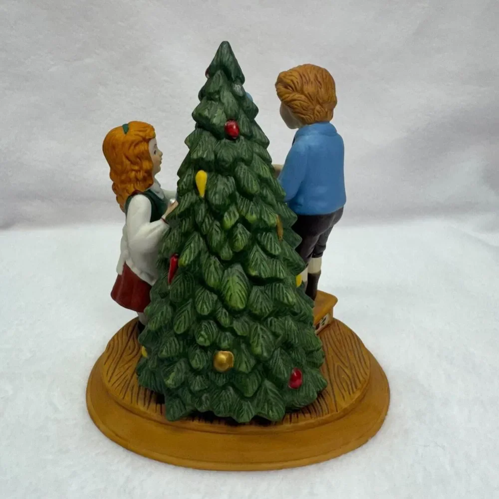 Keeping the Christmas Tradition 1982 Second Edition Christmas Memories Porcelain